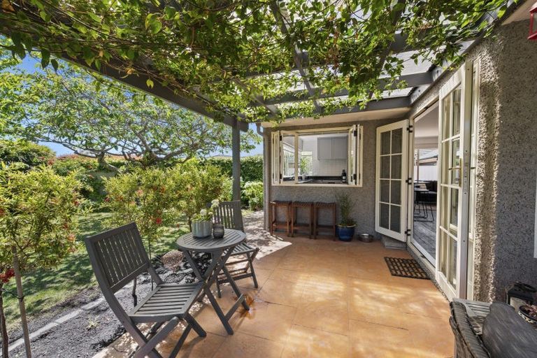 Photo of property in 15 Pukekura Place, Taradale, Napier, 4112