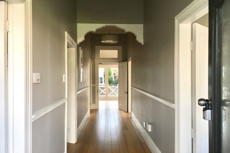 Photo of property in 1/2 Milton Road, Northcote Point, Auckland, 0627