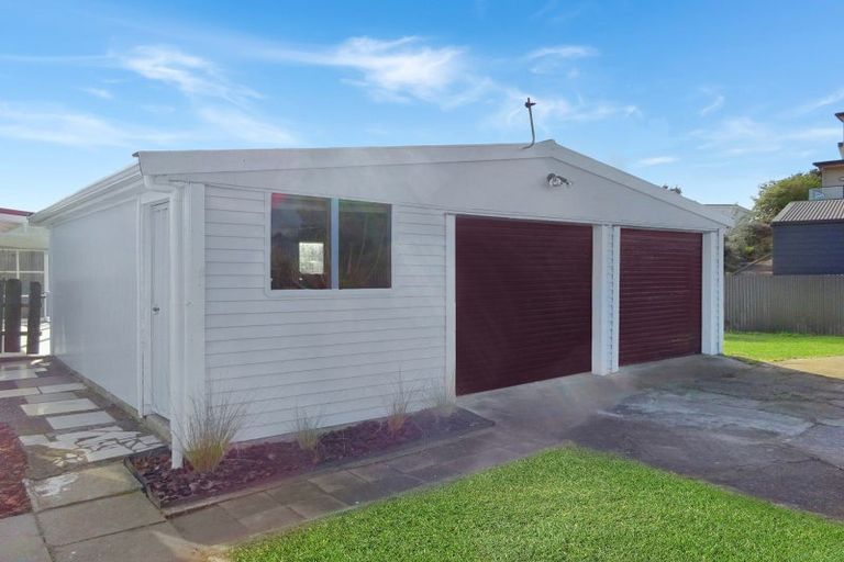 Photo of property in 23 Nash Parade, Foxton Beach, Foxton, 4815