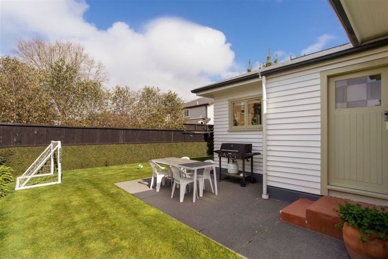 Photo of property in 52 Paparoa Street, Papanui, Christchurch, 8053