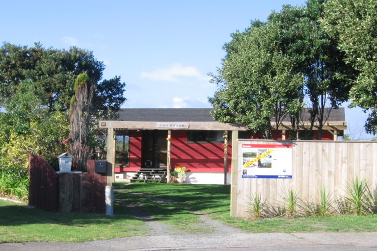 Photo of property in 30 Freyberg Crescent, Waikanae Beach, Waikanae, 5036