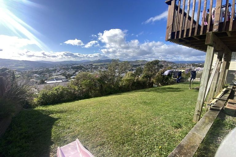 Photo of property in 61 Ruskin Road, Newlands, Wellington, 6037