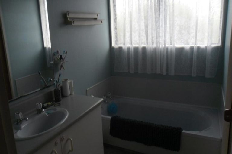 Photo of property in 11 Spackman Crescent, Paraparaumu, 5032