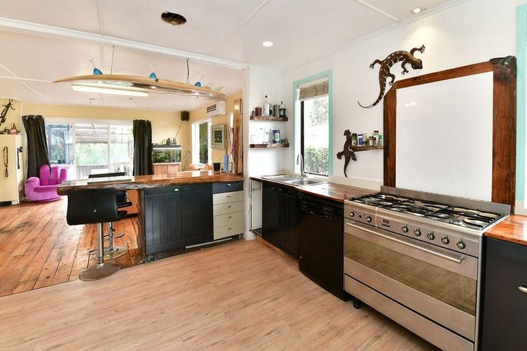 Photo of property in 4 Rere Place, Parakai, 0830