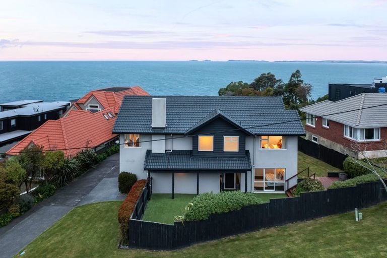 Photo of property in 1/127 Churchill Road, Rothesay Bay, Auckland, 0630