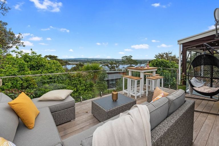 Photo of property in 17 Chatham Avenue, Paremoremo, Auckland, 0632