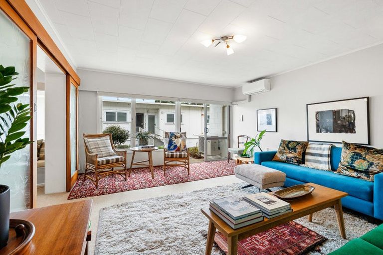 Photo of property in 21 Vivian Street, New Plymouth, 4310