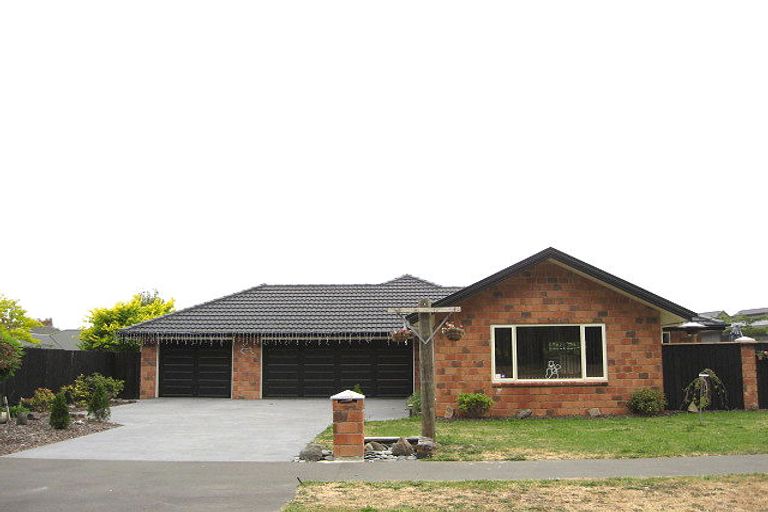 Photo of property in 106 Rothesay Road, Parklands, Christchurch, 8083