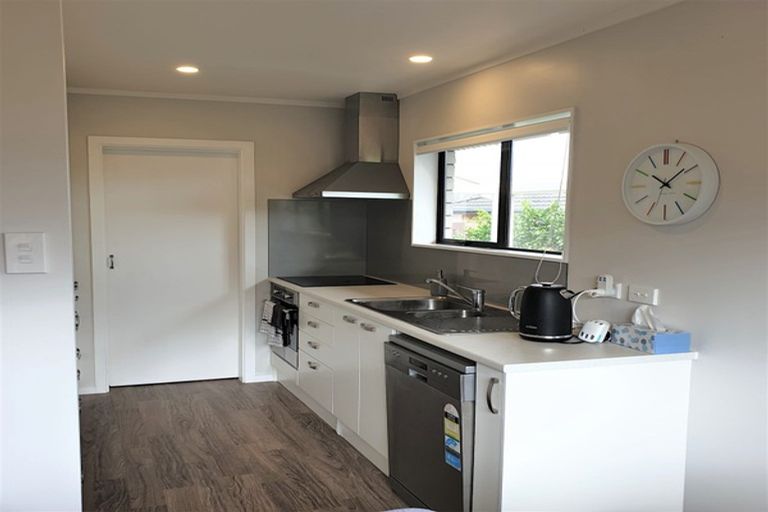 Photo of property in 32b Edgewater Parade, Waiuku, 2123