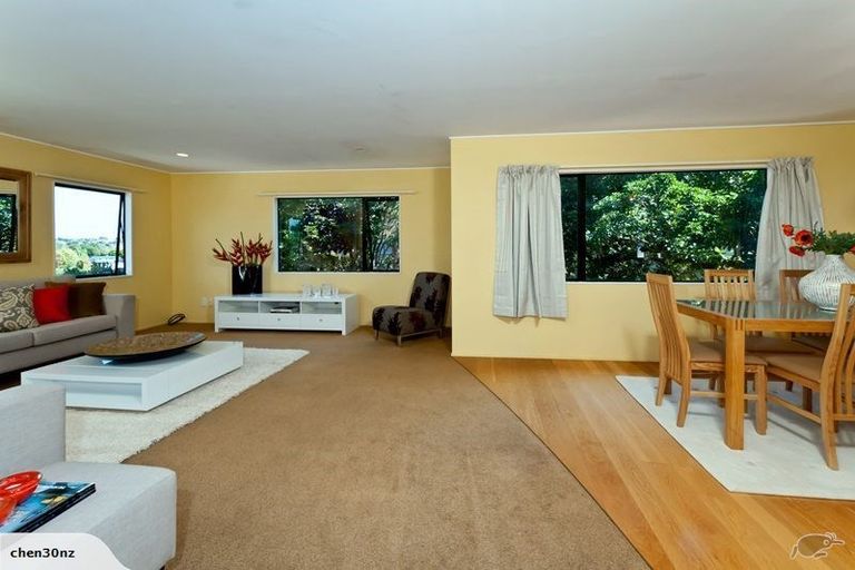 Photo of property in 52 Carlisle Road, Browns Bay, Auckland, 0630