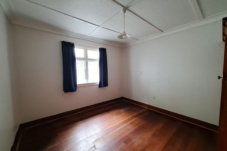 Photo of property in 22 Bracken Street, New Plymouth, 4310