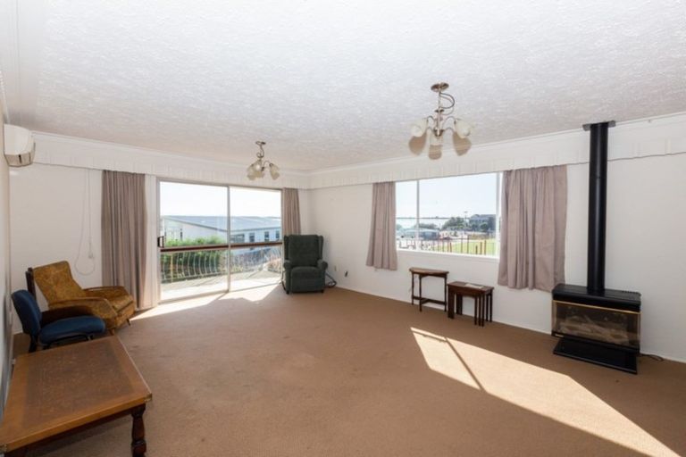 Photo of property in 21 Main Road, Redcliffs, Christchurch, 8081