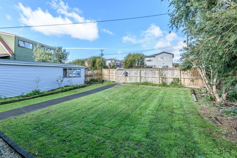 Photo of property in 7 Harrington Road, Henderson, Auckland, 0610