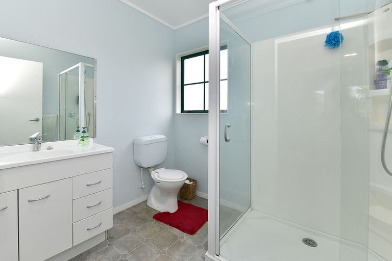 Photo of property in 2 Waiwera Avenue, Parakai, 0830