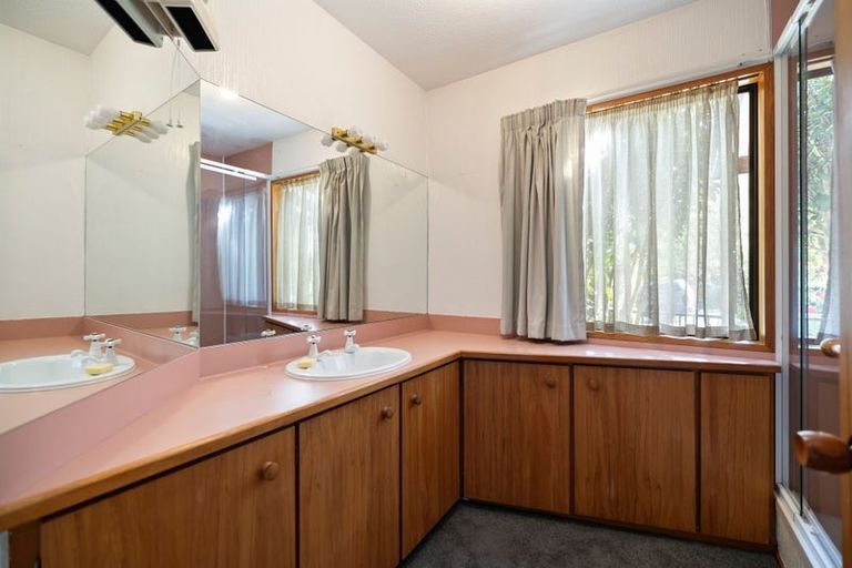 Photo of property in 9 Greenstone Place, Fernhill, Queenstown, 9300