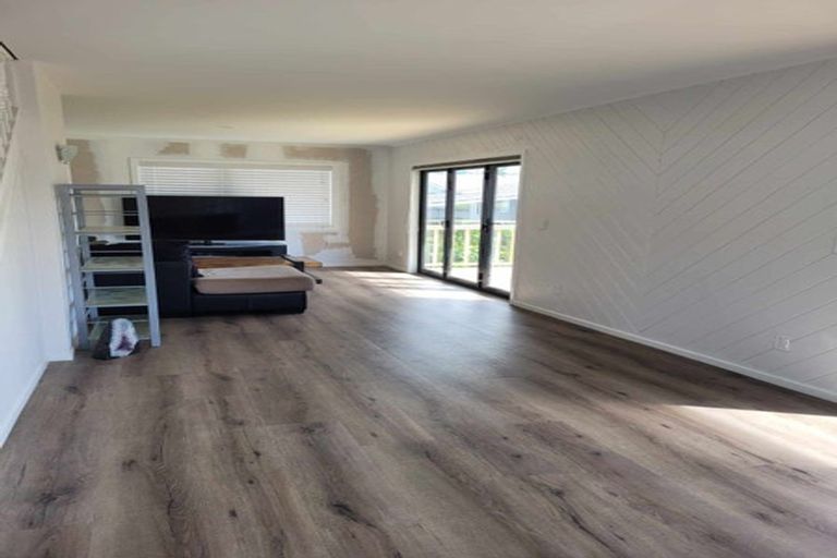 Photo of property in 38 Holiday Road, Stanmore Bay, Whangaparaoa, 0932