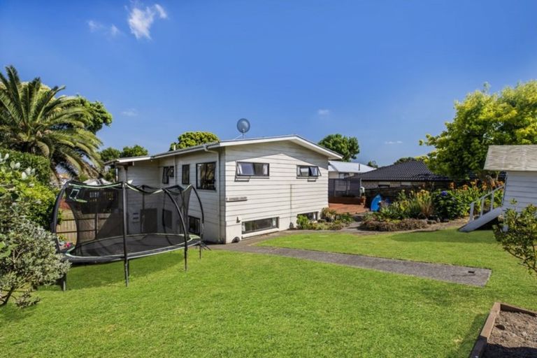 Photo of property in 54 Everglade Drive, Goodwood Heights, Auckland, 2105
