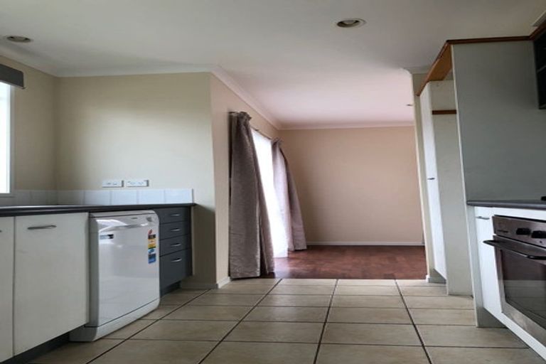 Photo of property in 16 Aviara Court, Northpark, Auckland, 2013