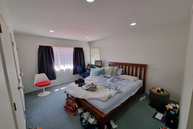 Photo of property in 2/74 College Road, Northcote, Auckland, 0627