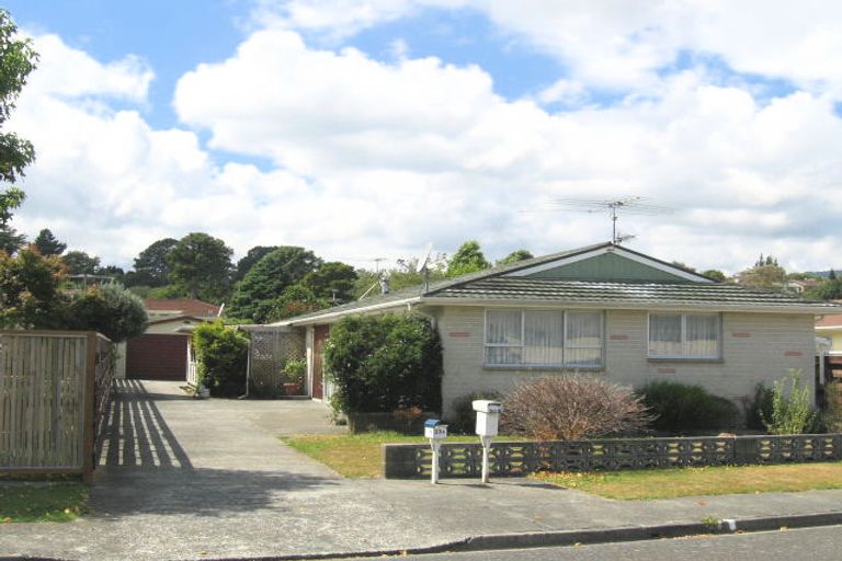 Photo of property in 30b Roband Crescent, Brown Owl, Upper Hutt, 5018