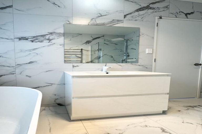 Photo of property in 16 Morus Road, Massey, Auckland, 0614