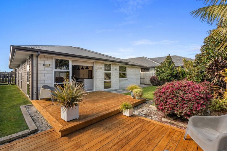 Photo of property in 2 Cecilia Place, Papamoa Beach, Papamoa, 3118