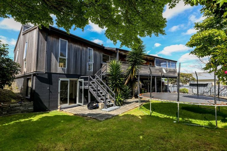 Photo of property in 4 Holloway Road, Omata, New Plymouth, 4374