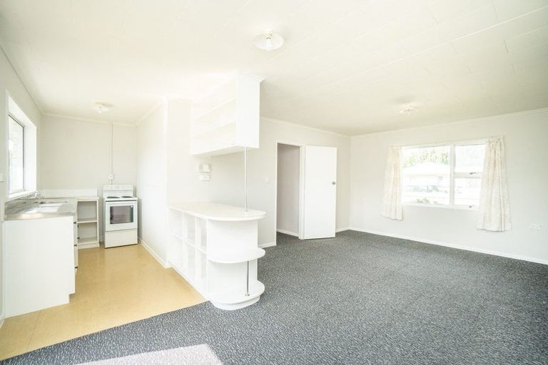Photo of property in 3 Seddon Street, Takaro, Palmerston North, 4412
