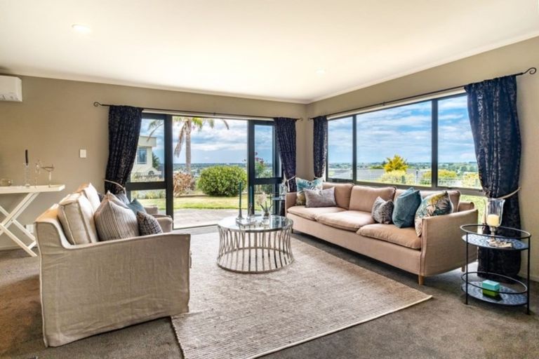 Photo of property in 84 Churchill Drive, Taradale, Napier, 4112