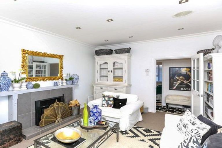 Photo of property in 11 Waimea Street, Westown, New Plymouth, 4310