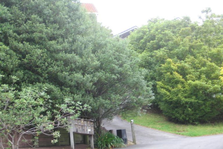 Photo of property in 1/12 Helicon Place, Totara Vale, Auckland, 0629