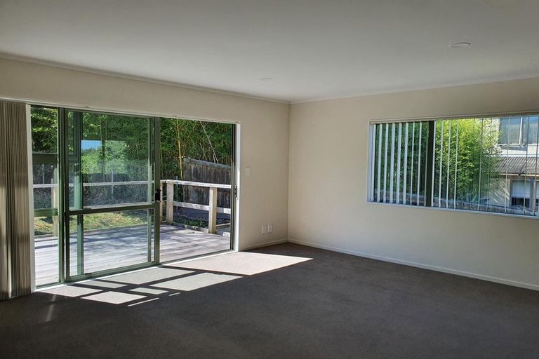 Photo of property in 4a Roberts Road, Matakatia, Whangaparaoa, 0930