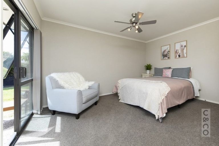 Photo of property in 11 Pohutukawa Parade, Riverhead, 0820