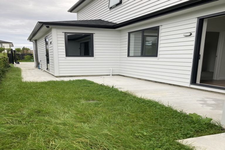 Photo of property in 8 Captain Rings Drive, Papakura, 2110