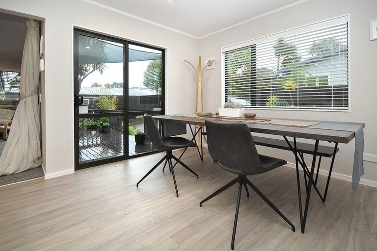 Photo of property in 27a Tahi Terrace, Glen Eden, Auckland, 0602