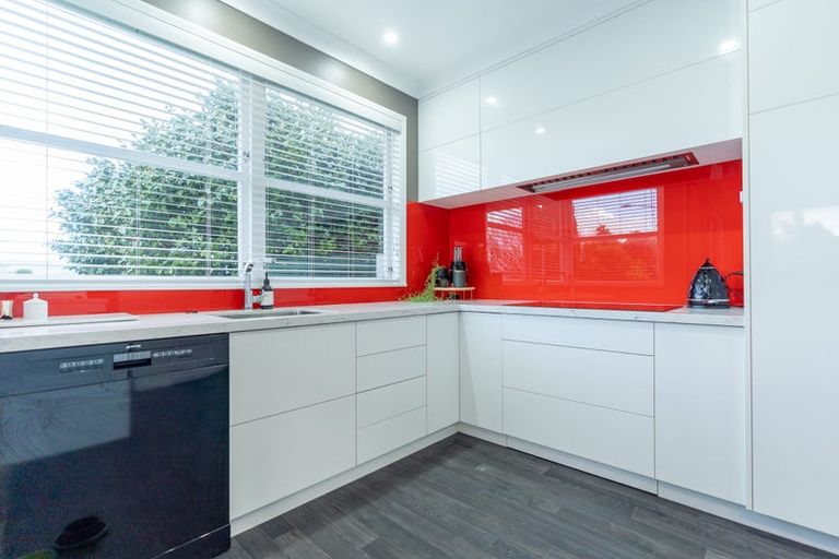 Photo of property in 1 Wigan Place, Hokowhitu, Palmerston North, 4410