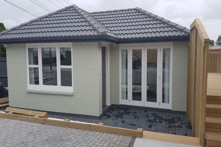 Photo of property in 19 Taupo Street, Green Bay, Auckland, 0604