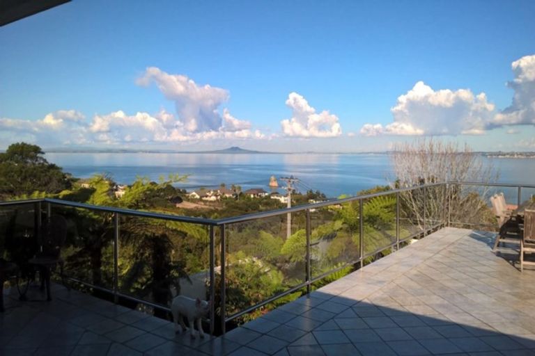 Photo of property in 49 Roberts Road, Matakatia, Whangaparaoa, 0930