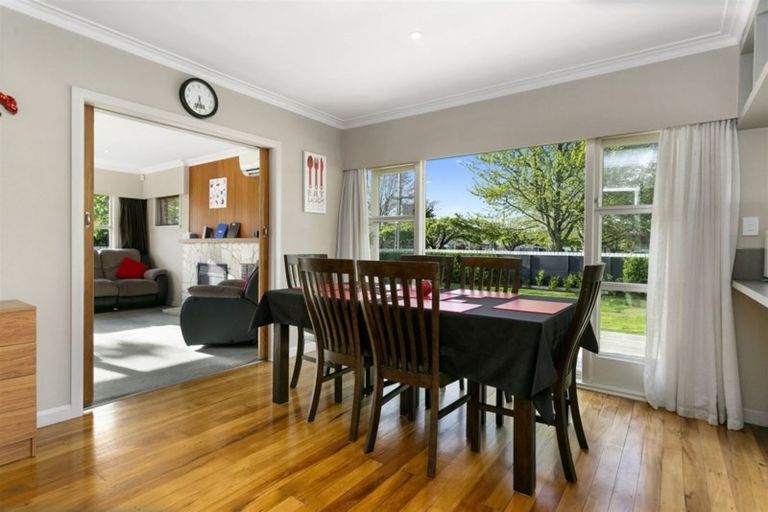 Photo of property in 322 Shakespeare Street, Leamington, Cambridge, 3432