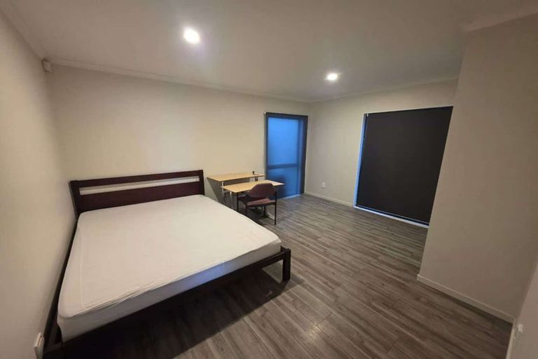 Photo of property in 2/198 Archers Road, Glenfield, Auckland, 0629