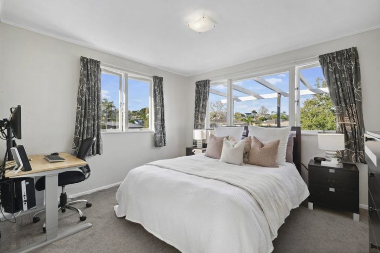 Photo of property in 2 Seine Road, Forrest Hill, Auckland, 0620