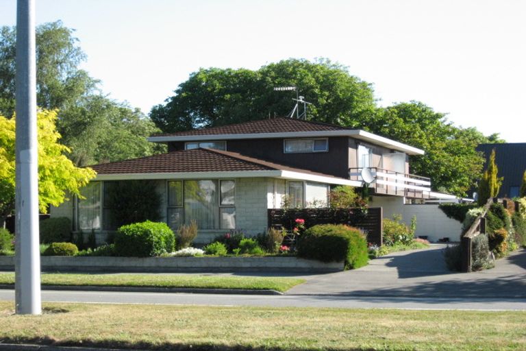 Photo of property in 2/427 Memorial Avenue, Burnside, Christchurch, 8053