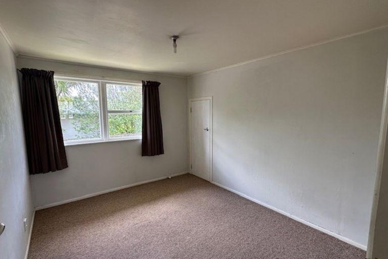 Photo of property in 40 Kingdale Road, Henderson, Auckland, 0610