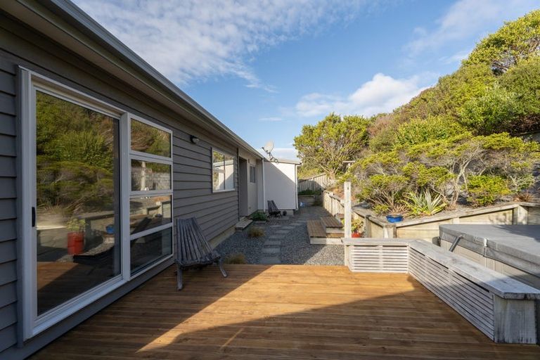 Photo of property in 16 Neston Grove, Churton Park, Wellington, 6037