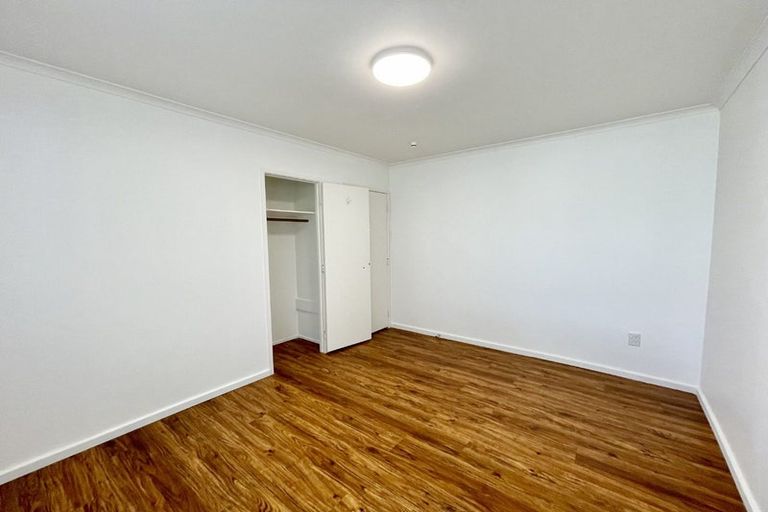 Photo of property in 2/56 Knightsbridge Drive, Forrest Hill, Auckland, 0620