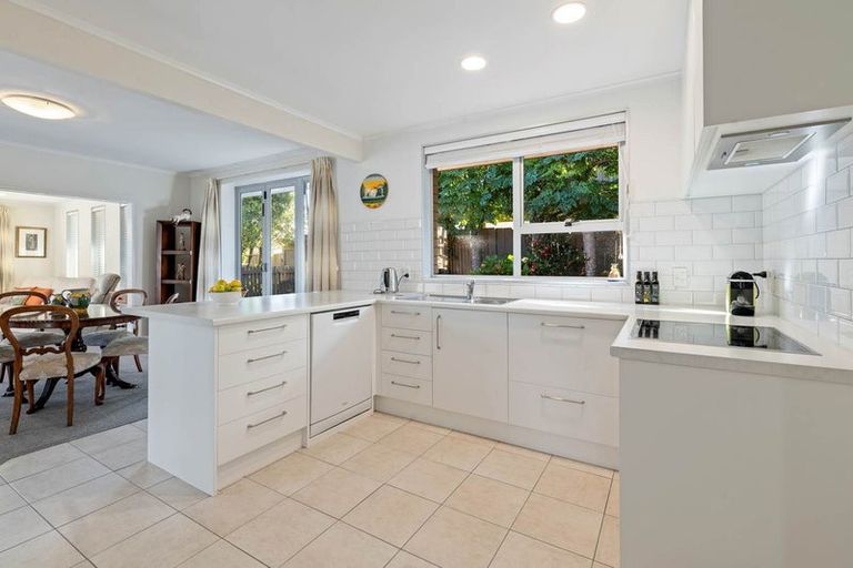 Photo of property in 32 Fielding Crescent, Farm Cove, Auckland, 2012