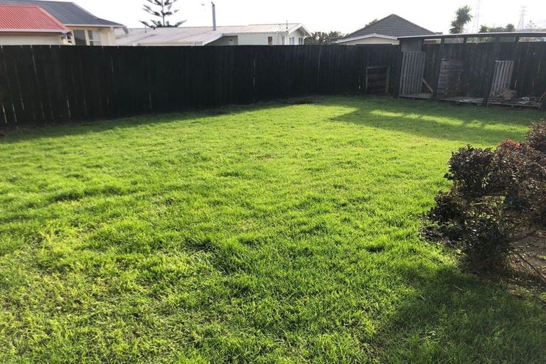 Photo of property in 37 Edgewater Drive, Pakuranga, Auckland, 2010