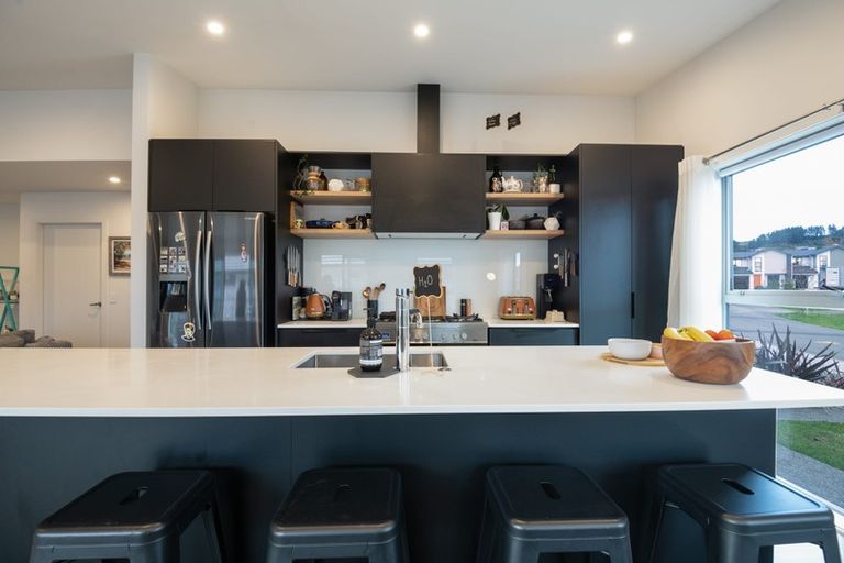 Photo of property in 19 Breakwater Way, Whitby, Porirua, 5024