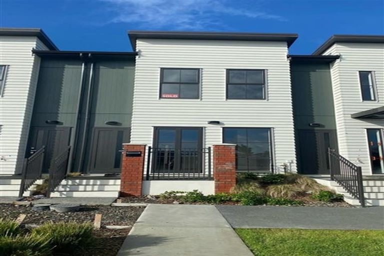 Photo of property in 8 Mahalo Avenue, Wiri, Auckland, 2104