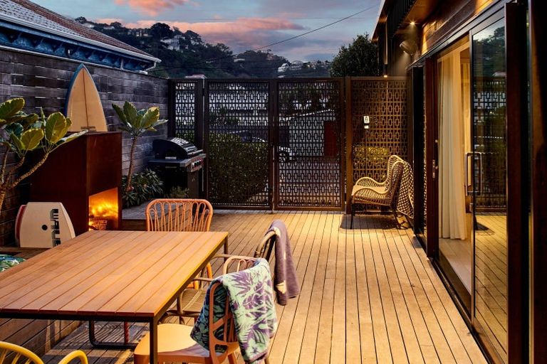 Photo of property in 15 Rua Street, Lyall Bay, Wellington, 6022